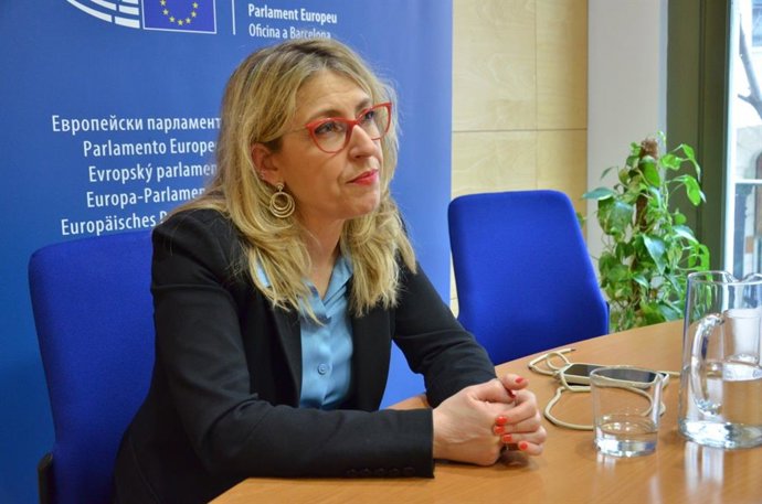 La eurodiputada del Grupo de la Izquierda y vicepresidenta de la Comisión de Igualdad del Parlamento Europeo, María Eugenia Rodríguez Palop, en la Oficina del Parlamento Europeo en Barcelona durante la entrevista de Europa Press