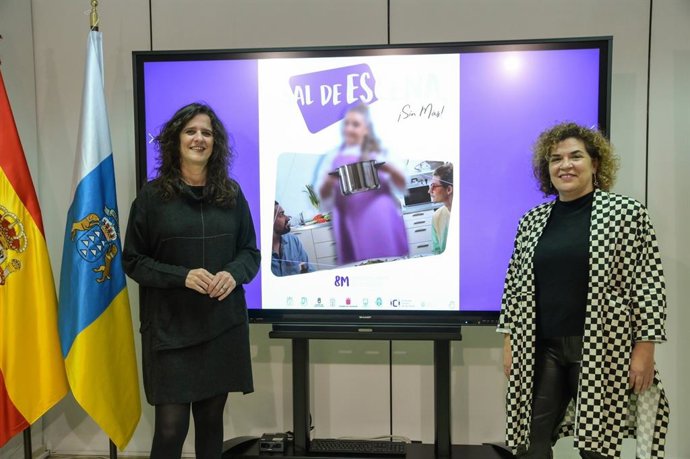 La directora del Instituto Canario de Igualdad (ICI), Kika Fumero, y la coordinadora de violencia de género del Cabildo de Tenerife, María José Pestana, en la presentación de la campaña institucional del 8-M