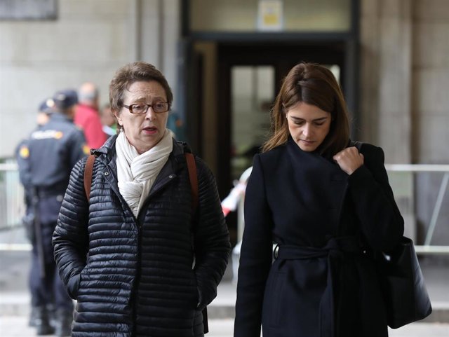 Archivo - A la exquierda la imagen, la exconsejera Martínez Aguayo