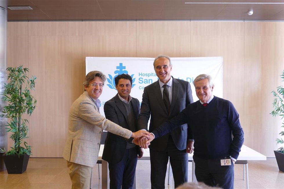 Representantes de la Fundación Cajasur y del Hospital San Juan de Dios tras la firma del convenio.