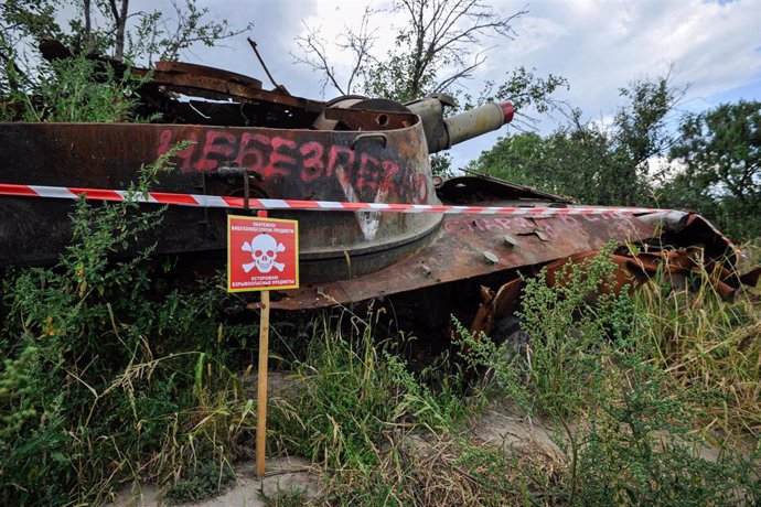 Archivo - Carro de combate destruido en Ucrania