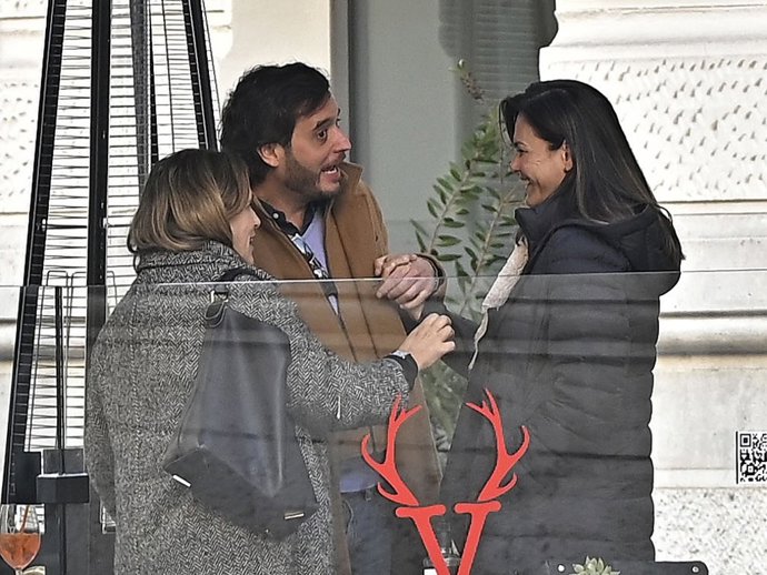 FABIOLA MARTÍNEZ SE DEJA VER EN EL CENTRO DE MADRID EN COMPAÑÍA DE DANIEL CARANDE