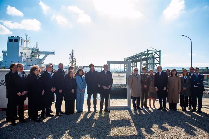 El presidente de Repsol, Antonio Brufau, junto al titular del Ejecutivo gallego, Alfonso Rueda, y otras autoridades inauguran la nueva terminal de la compañía en Punta Langosteira