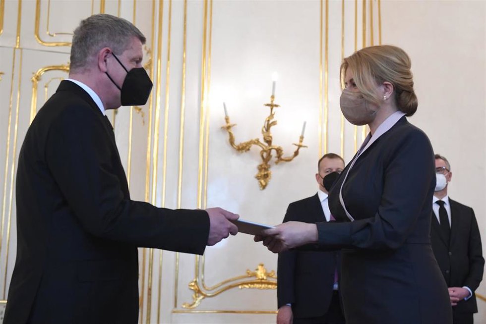 Archivo - Vladimir Lengvarsky recibiendo las credenciales como ministro de Salud de Eslovaquia