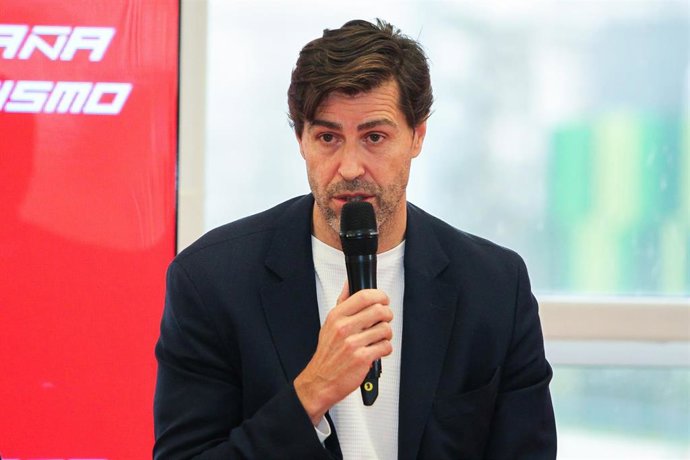 Archivo - Raúl Chapado, presidente de la RFEA, durante un acto