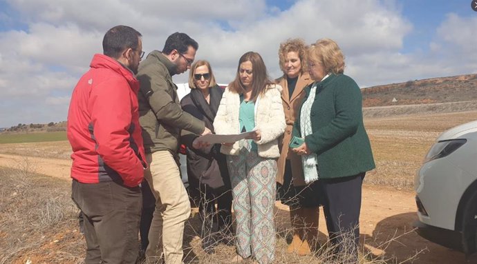 La delegada del Gobierno en Castilla y León, Virginia Barcones, conoce el proyecto de la nueva EDAR de Ayllón (Segovia).