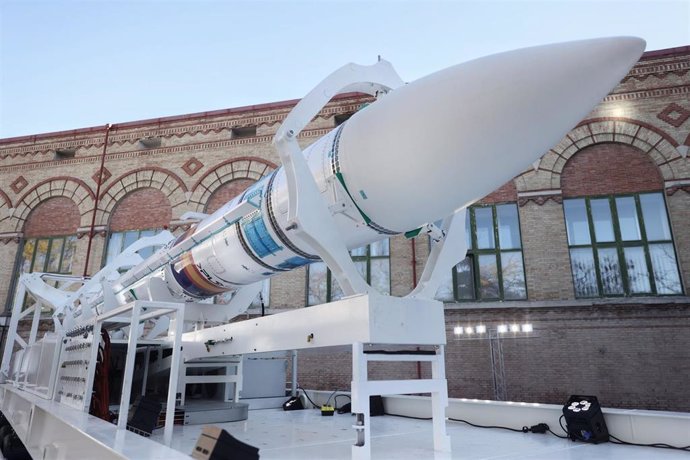 Archivo - El MIURA 1, primer cohete espacial español, durante su presentación en la explanada del Museo Nacional de Ciencias Naturales en 2021. 