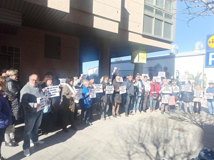 Vecinos del barrio vigués de Teis piden al Ayuntamiento más personal para la oficina de Servicios Sociales.