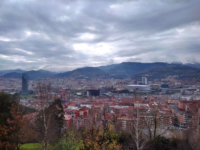 Cielos con nubes en Bilbao,