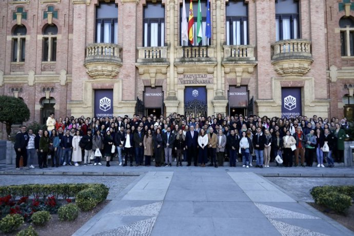 Foto de familia de los asistentes al 'Welcome Day' de la UCO.