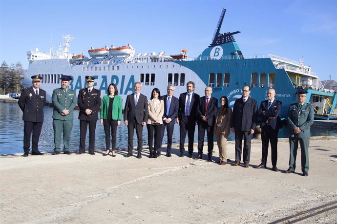 Foto de familia de un encuentro empresarial en el Puerto de Motril