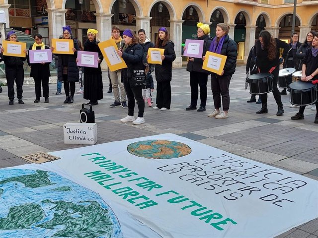 Más de medio centenar de personas exigen exigen "una transición ecosocial" con una perspectiva "ecofeminista" en Palma