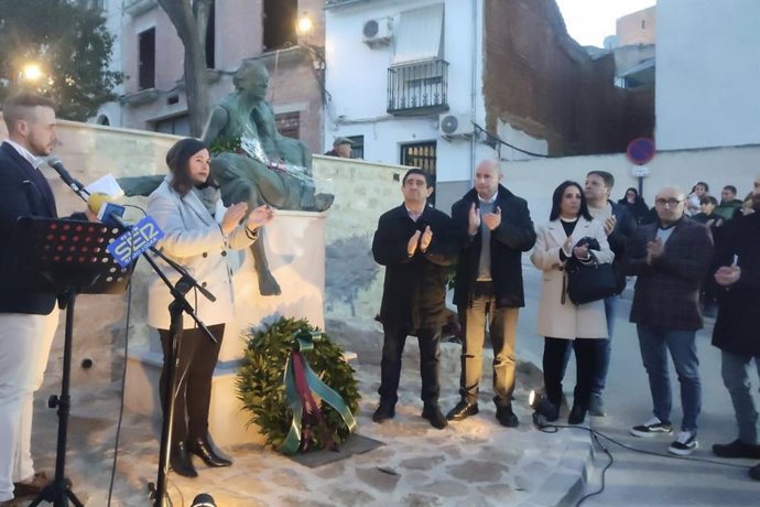 Inauguración de una escultura en memoria de las víctimas del Covid-19 en Jódar