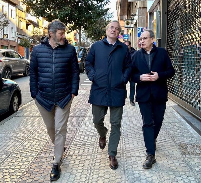 El presidente del PP Huesca, Gerardo Oliván, el presidente del PP Aragón, Jorge Azcón, y el candidato del PP a la Alcaldía de Sabiñánigo, José Cebollero.