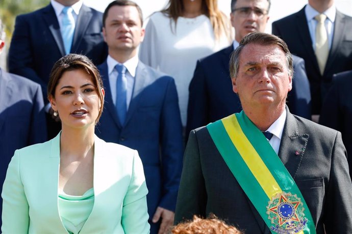 Archivo - El expresidente brasileño Jair Bolsonaro, junto a su mujer, la exprimera dama Michelle Bolsonaro.  
