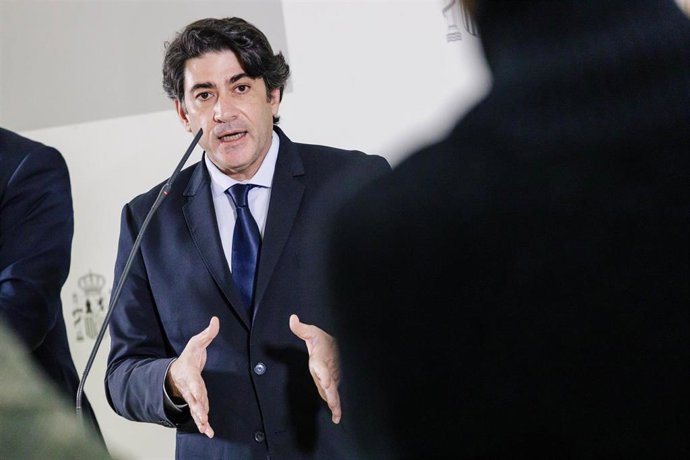 El Consejero de Transportes e Infraestructuras de la Comunidad de Madrid, David Pérez García, ofrece una rueda de prensa tras su reunión con la ministra de Transportes, Movilidad y Agenda Urbana, Raquel Sánchez, en la sede del Ministerio.