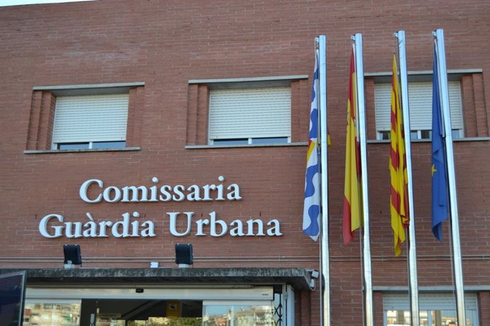 Archivo - Fachada de la comisaría de la Guardia Urbana de Badalona (Barcelona)