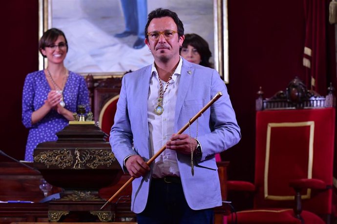 Archivo - José María González en la investidura como alcalde de Cádiz en junio de 2019.