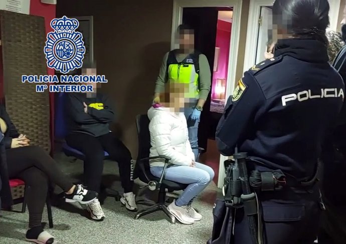 Nota De Prensa: "La Policía Nacional Detiene A Una Pareja Que Creó Una Red De Agencias De Modelos Para Explotar Sexualmente A Más De 120 Mujeres"