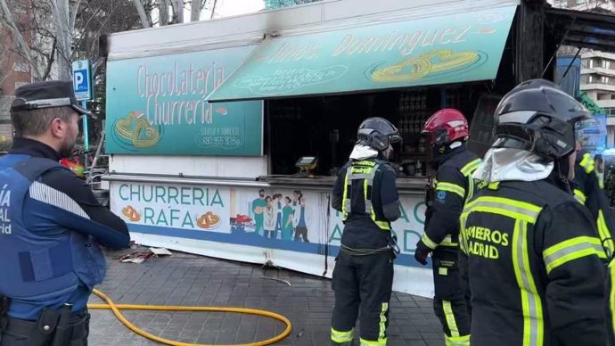 Herido muy grave el trabajador de un quiosco de churros incendiado en Moncloa