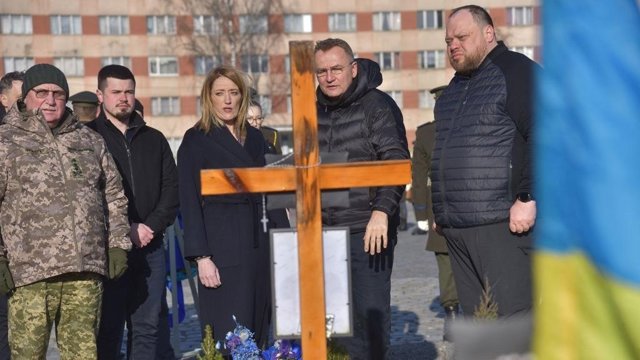 La presidenta del Parlamento Europeo, Roberta Metsola, en Leópolis (Ucrania)