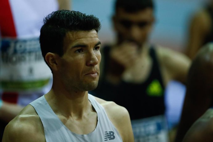 Archivo - Adel Mechaal of Spain looks on during the Men 3000 m of the World Athletics Indoor Tour Madrid 2022 celebrated at the Polideportivo Gallur on March 03, 2022, in Madrid, Spain.