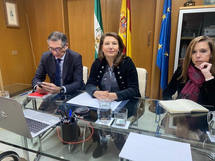 La consejera de Agricultura, Pesca, Agua y Desarrollo Rural, Carmen Crespo en la comisión bilateral de seguimiento del estado de las masas de agua