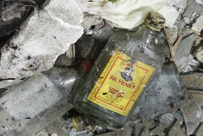 Archivo - Atentado contra una licorería de Bagdad en 2004