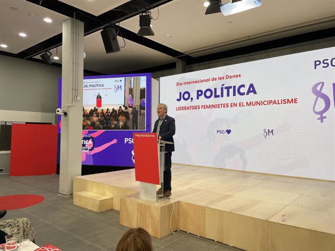 El candidato del PSC a la Alcaldía de Barcelona, Jaume Collboni, en el acto de conmemoración del Día de la Mujer que ha celebrado el PSC en su sede de Barcelona.
