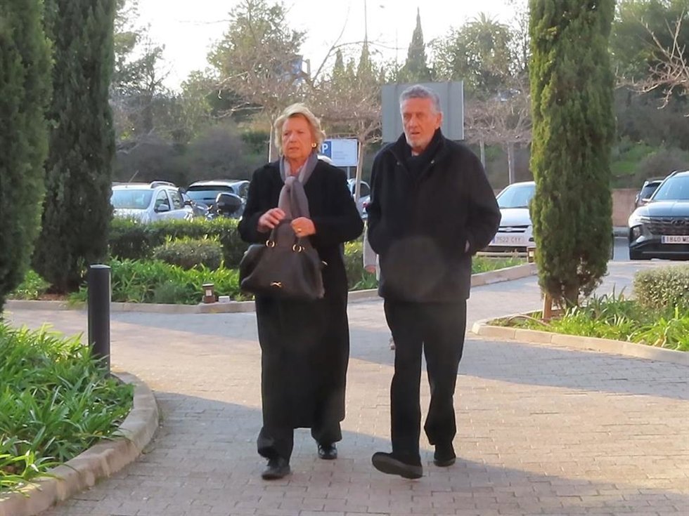 ROSTROS CONOCIDOS ACUDEN AL TANATORIO DE PALMA DE MALLORCA PARA DAR EL ÚLTIMO ADIÓS A CRISTINA MACAYA