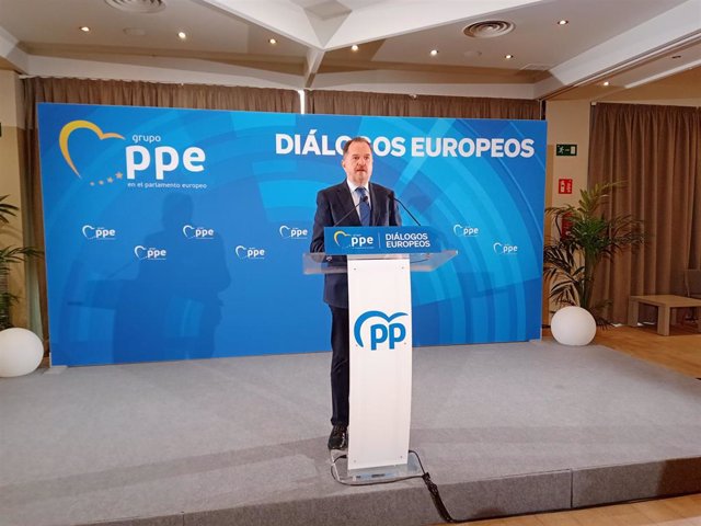 Carlos Iturgaiz ha particioado este sábado, en Vitoria-Gasteiz, en la segunda jornada de los 'Diálogos Europeos'