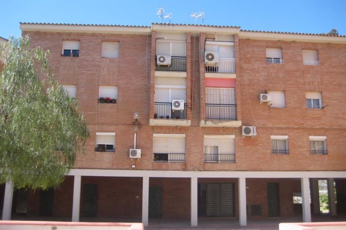 Archivo - Rehabilitación en viviendas de El Rancho, en Morón de la Frontera (Sevilla)