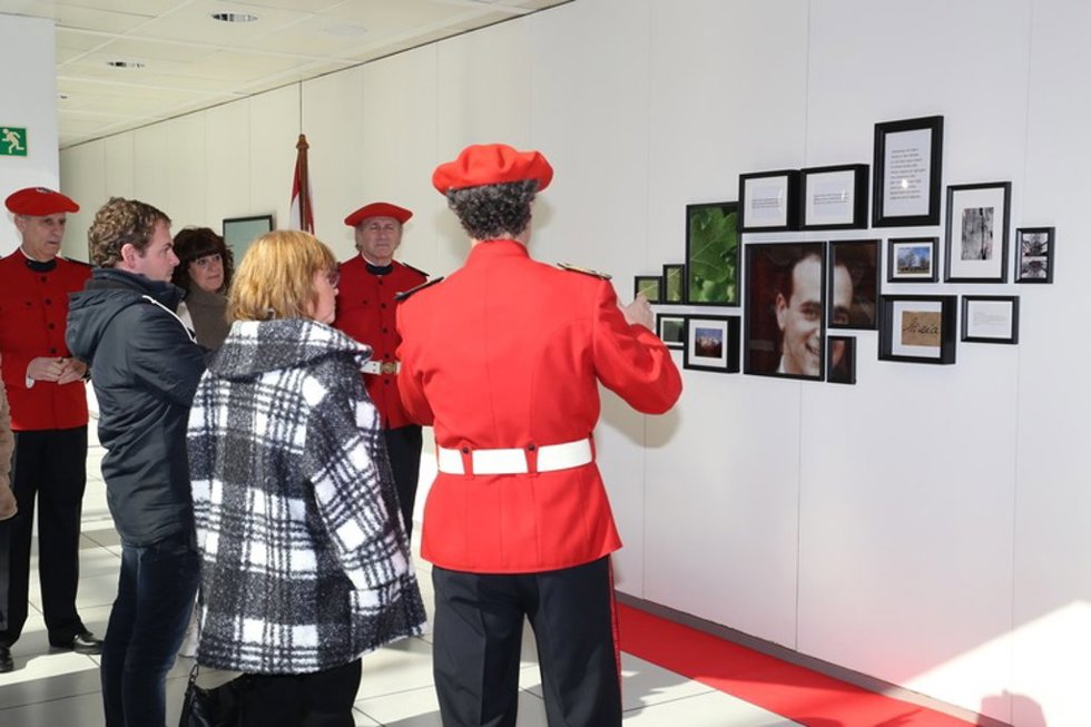 La Ertzaintza rinde homenaje al agente 'Montxo' Doral, asesinado por ETA en Irun en 1996