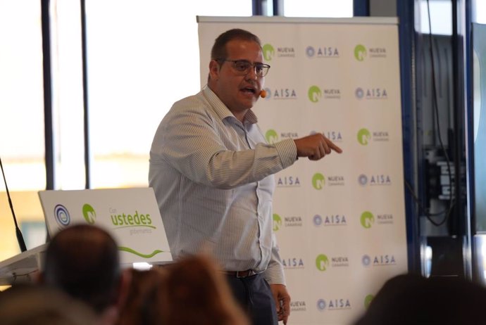 Juan Daniel Fajardo Expósito interviene en el acto de presentación de su candidatura por la Agrupación Independiente de El Sauzal (AISA) y Nueva Canarias (NC) a la Alcaldía