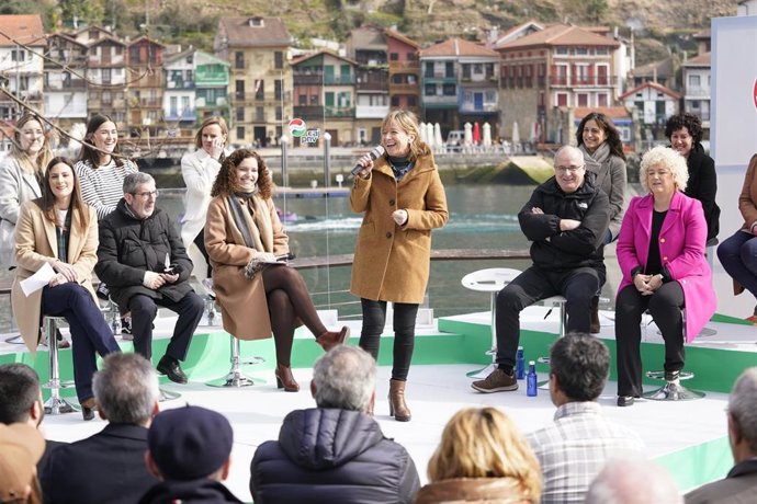 Eider Mendoza, Joseba Egibar y Maite Peña en la presentación de las candidaturas del PNV en Oarsoaldea