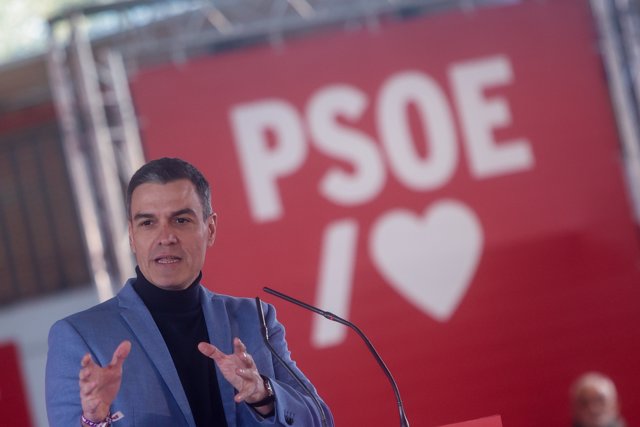 El secretario general del PSOE y presidente del Gobierno, Pedro Sánchez, interviene durante un acto que conmemora el Día Internacional de la Mujer, 8M, en el Pabellón de Convenciones de la Casa de Campo, a 4 de marzo de 2023, en Madrid (España). 