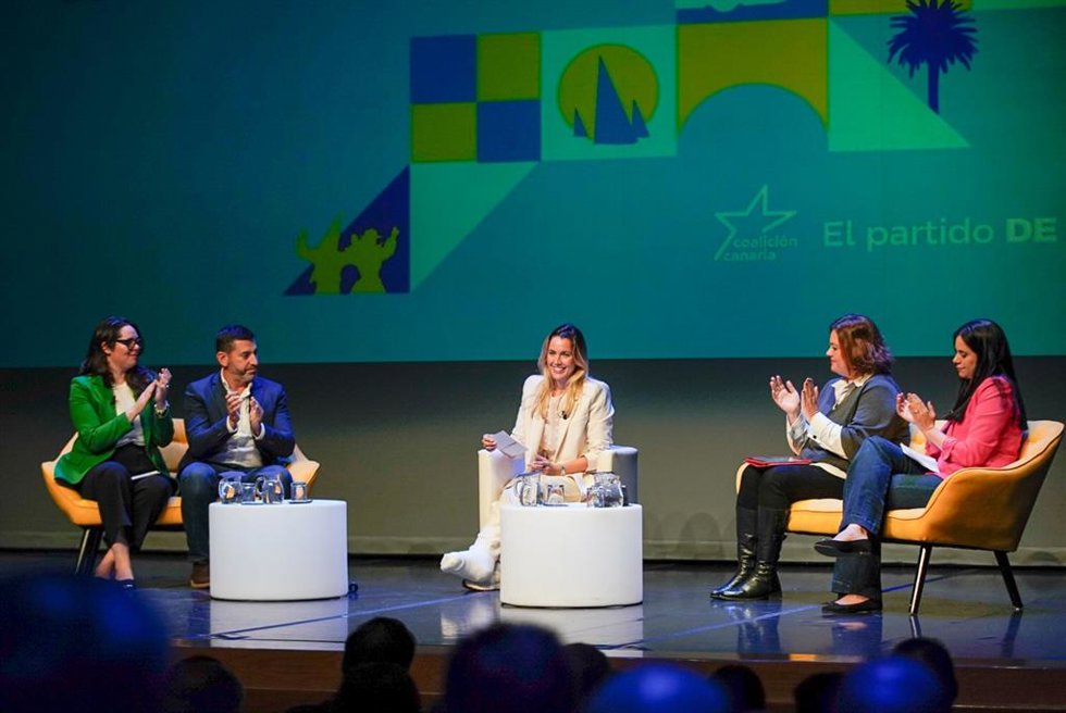 María Fernández, candidata a la presidencia del Cabildo, presenta el 'Plan Gran Canaria', estructurado en nueve bloques para "salvar" a la isla de la "absoluta decadencia"