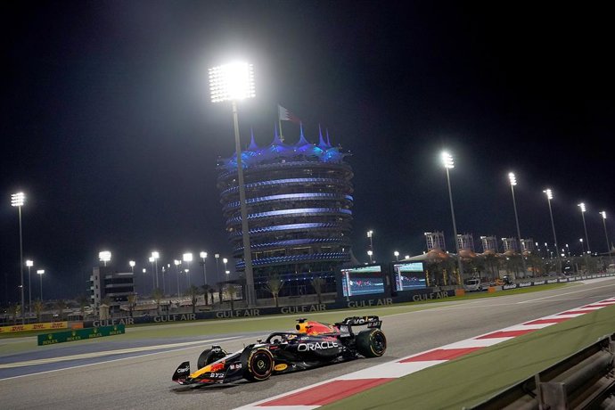 03 March 2023, Bahrain, Sakhir: Dutch Formula 1 driver Max Verstappen of team Oracle Red Bull is on track during the 2nd Free Practice of the Bahrain Grand Prix at the Bahrain International Circuit. Photo: Hasan Bratic/dpa