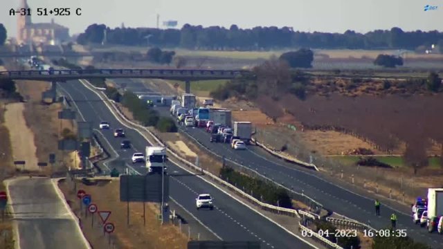 Corte de la A-31, km 52 (sentido Madrid) tras el vuelco de un autobús en el que viajan menores en La Gineta