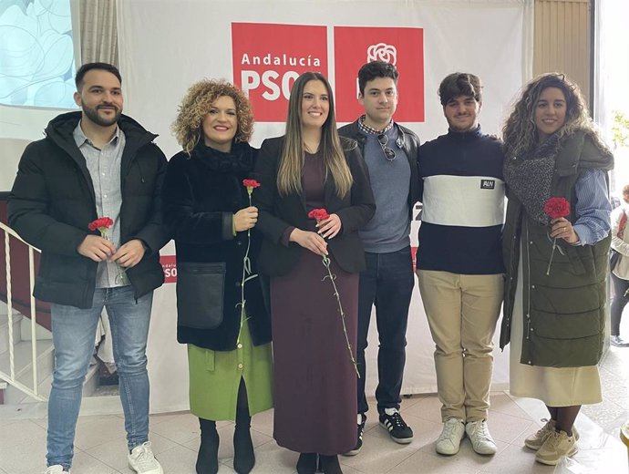 La secretaria general del PSOE de Huelva, María Eugenia Limón, participa en la celebración del Día de la Rosa en Manzanilla