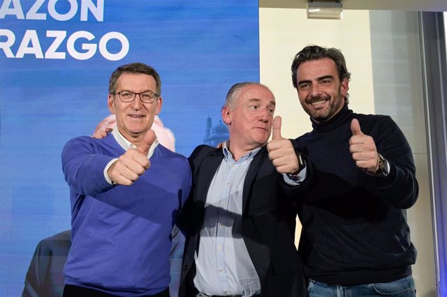 El presidente del PP, Alberto Núñez Feijóo, con el candidato del PP a la Alcaldía de A Coruña, Miguel Lorenzo, y el presidente provincial del PP coruñés, Diego Calvo