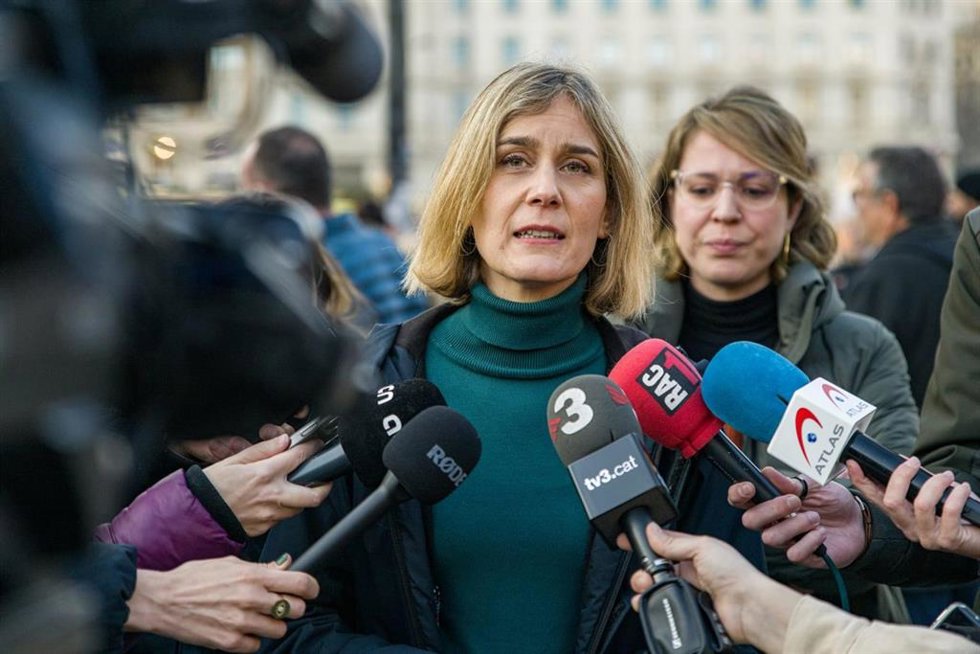La líder de los comuns en el Parlament, Jéssica Albiach, junto a la teniente de alcalde de Barcelona, Janet Sanz, este sábado en Barcelona