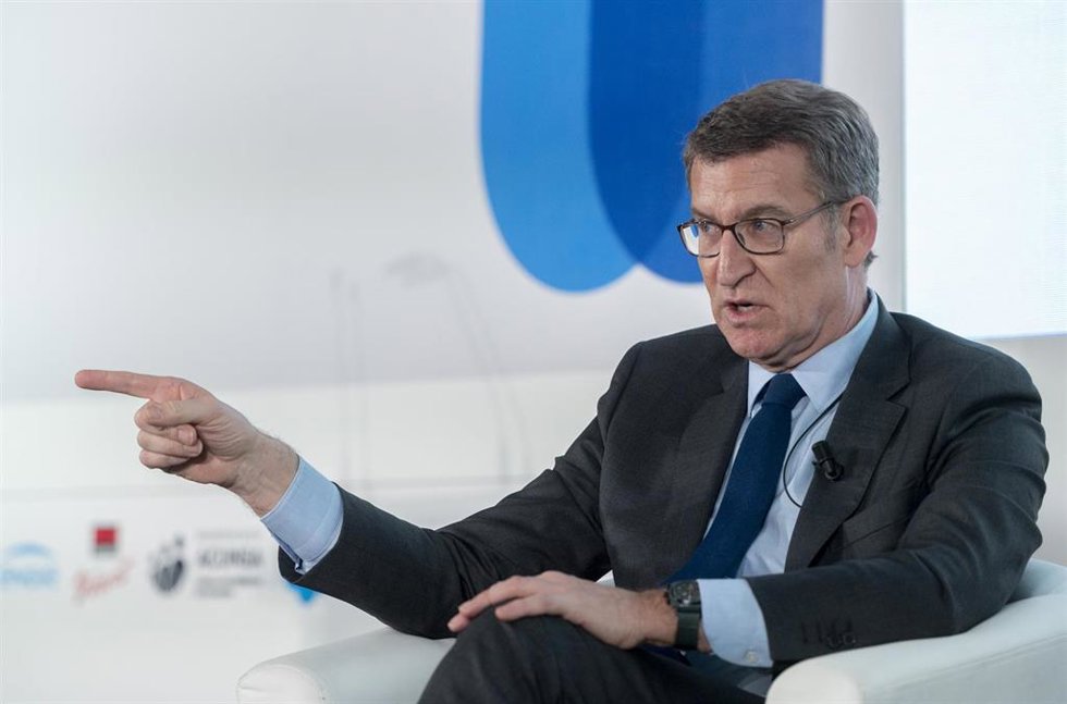 El presidente del Partido Popular, Alberto Núñez Feijóo, interviene en la inauguración de la sexta edición del Forbes Summit Reinventing Spain, en el Hotel Rosewood Villa Magna, a 6 de febrero de 2023, en Madrid (España). 