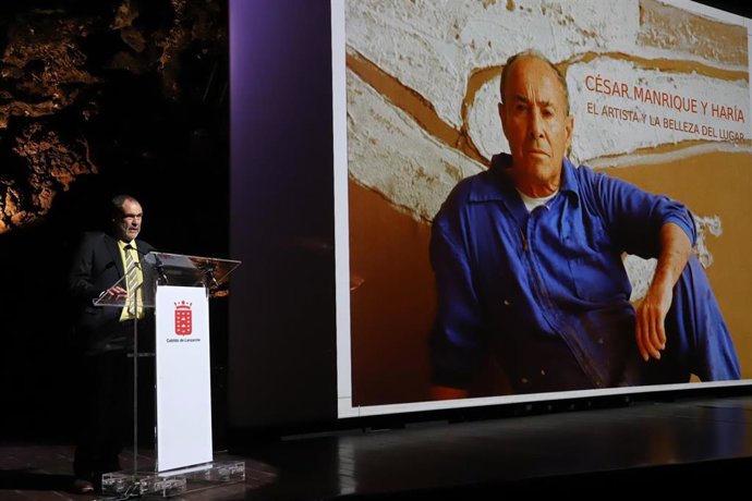 El Auditorio Jameos del Agua acoge la presentación del libro 'César Manrique y Haría. El artista y la belleza del lugar', escrito por Francisco Galante, Catedrático de Historia del Arte de la Universidad de La Laguna