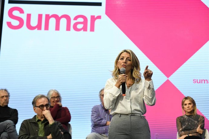 Archivo - La vicepresidenta segunda y ministra de Trabajo y Economía Social, Yolanda Díaz, durante un acto de SUMAR en Espacio Rastro, a 10 de enero de 2023, en Madrid (España). 