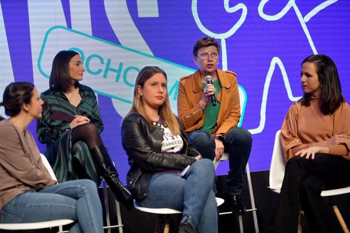 La coordinadora autonómica de Podemos Baleares y candidata a la presidencia del Govern, Antnia Jover, junto con las ministra Irene Montero, y la secretaria general de Podemos y ministra, Ione Belarra, en el acto 'Mujeres Que Transforman'