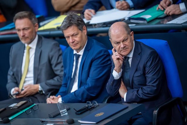 Christian Lindner, Robert Habeck y Olaf Scholz en un pleno del Bundestag