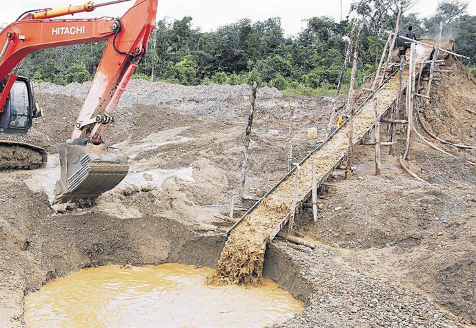 Archivo - Minería ilegal en Colombia