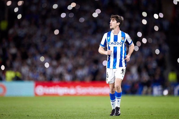 Archivo - Aritz Elustondo of Real Sociedad looks on during the La Liga Santander match between Real Sociedad and Athletic Club at Reale Arena  on January 14, 2023, in San Mames, Spain.