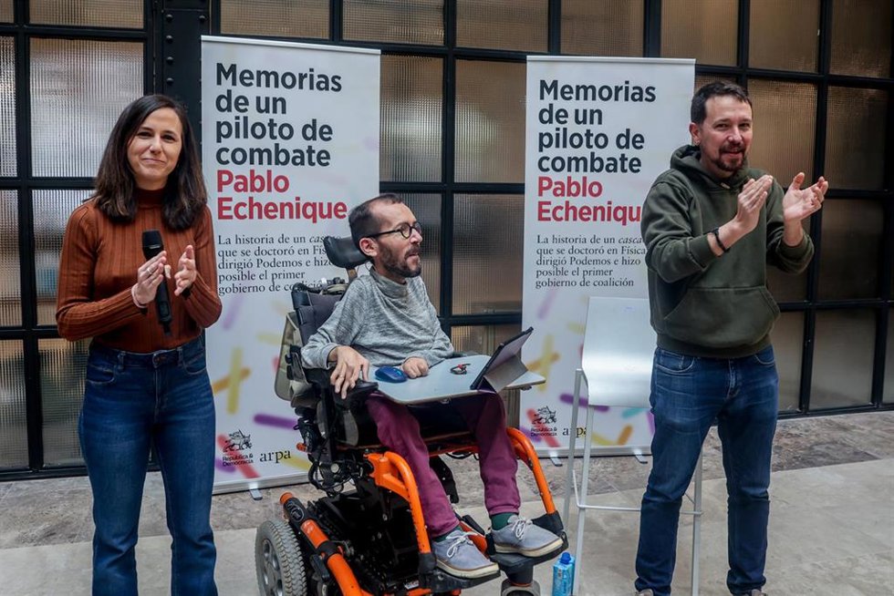 (I-D) La secretaria general de Podemos y ministra de Derechos Sociales y Agenda 2030, Ione Belarra; el portavoz parlamentario de Unidas Podemos en el Congreso, Pablo Echenique; y el exvicepresidente segundo del Gobierno, Pablo Iglesias; durante la prese